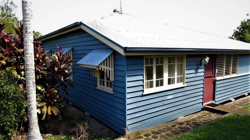 The Blue House Yungaburra Villa