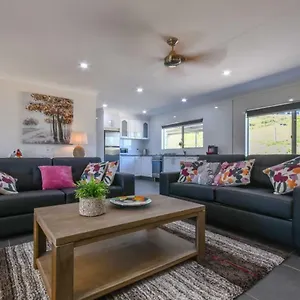 Holiday home Yungaburra Lodge, Yungaburra